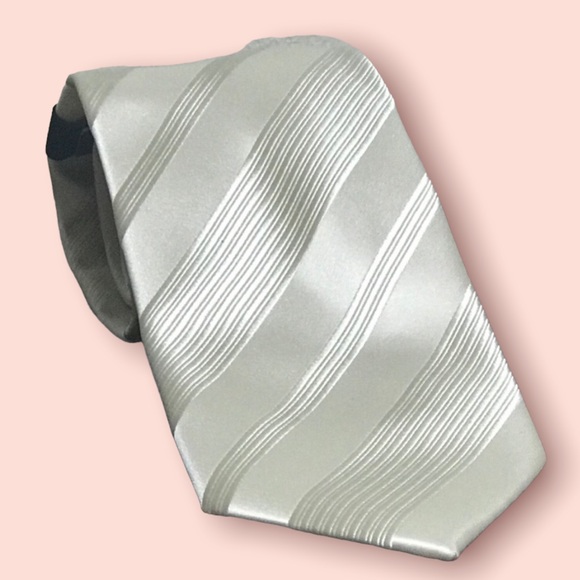 New Donald Trump White Cream Necktie - Picture 2 of 8